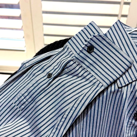 ✨ Vintage Charm Meets Modern Elegance – Michael Kors Men’s Striped Dress Shirt ✨ - Picture 7 of 14